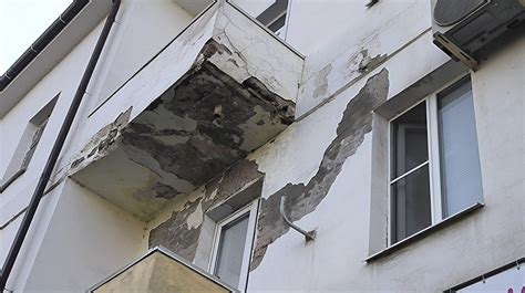 Спасение во сне: разрушающееся здание